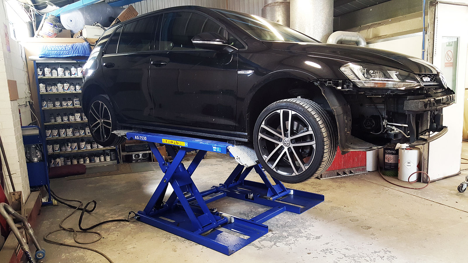 Lifting machine in action